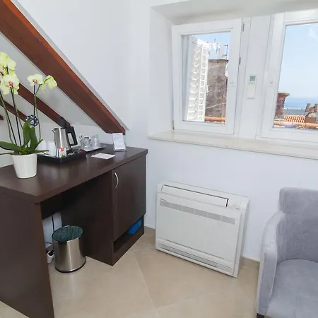 Gostinjska kuća Four Winds 3*