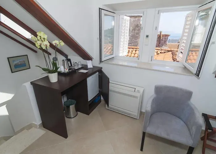 ゲストハウス フォー ウィンズ ドゥブロブニク